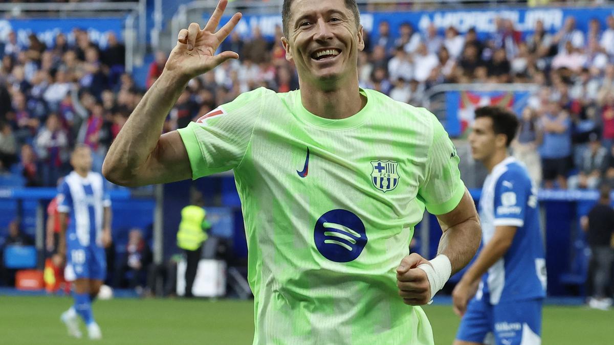 La Liga Lewandowski Nets Hattrick As Barcelona Thrashes Alaves