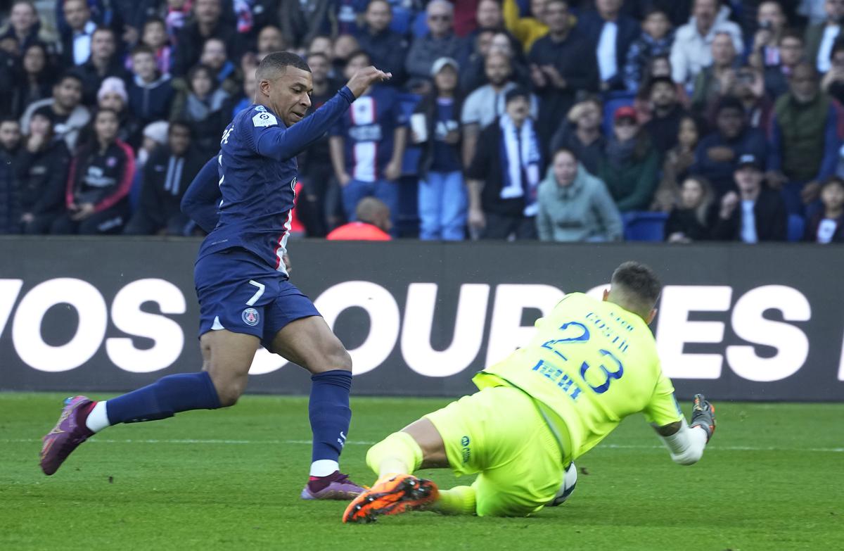 LIVE PSG 1-0 AJA at HT: PSG vs Auxerre, Mbappe’s goal keeps PSG ahead, Messi returns from injury, Ligue 1 updates