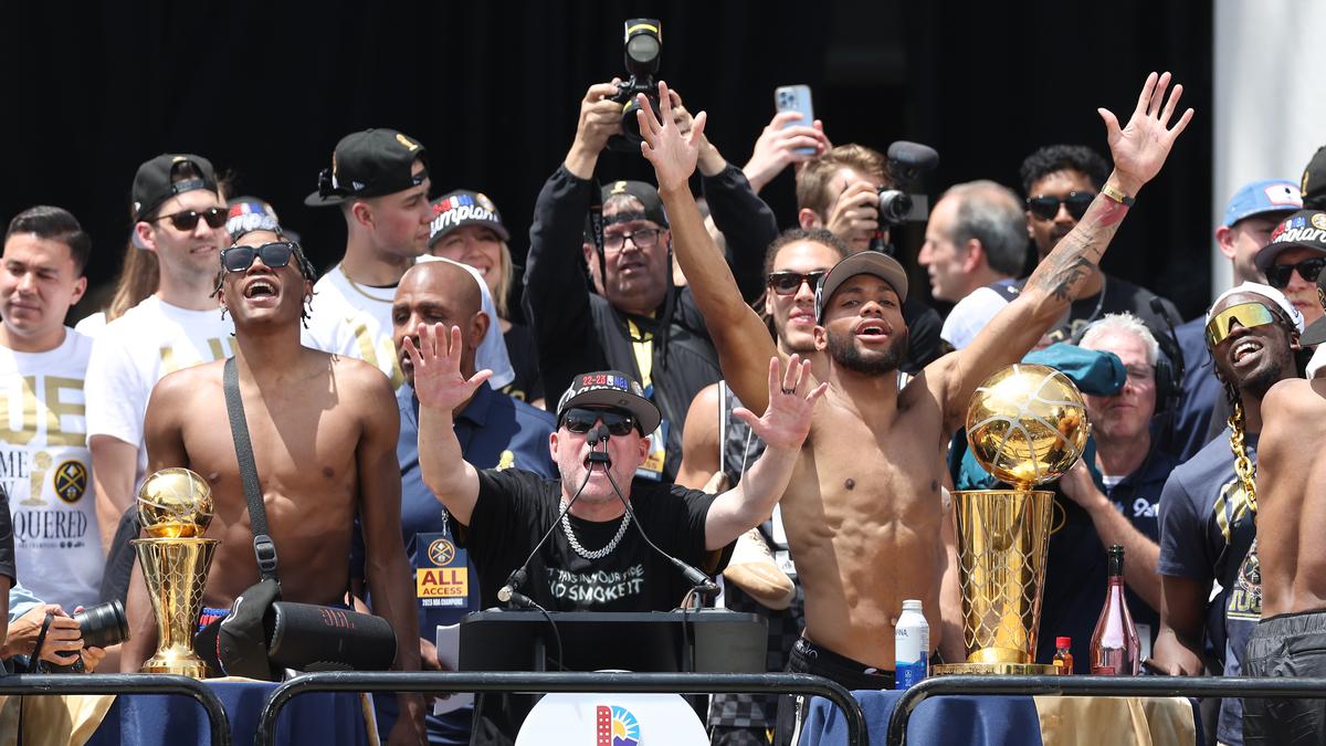 Aaron Gordon celebrates with Nuggets fans on Denver streets after