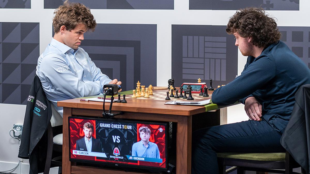 Chess boxing: Magnus Carlsen vs Hikaru Nakamura