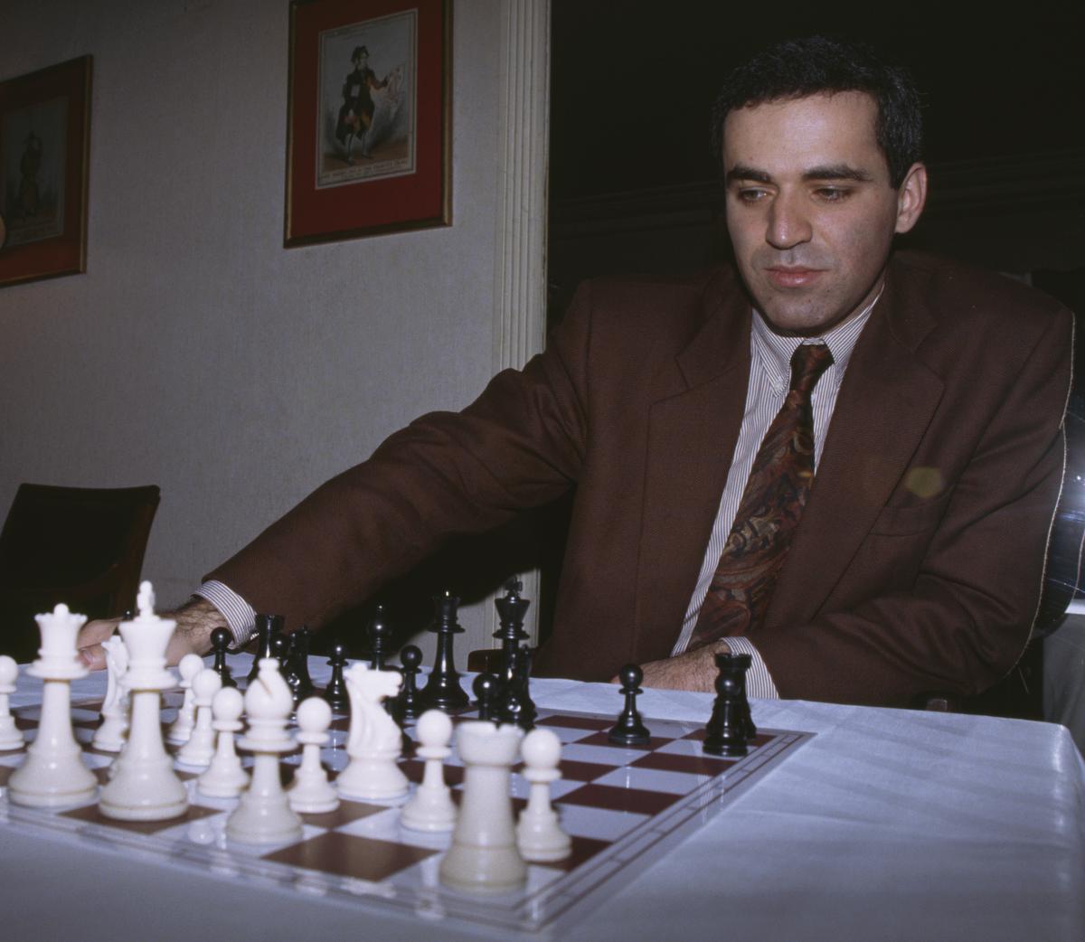 Xadrez 960 1: Kasparov derrota Firouzja e escapa de Carlsen
