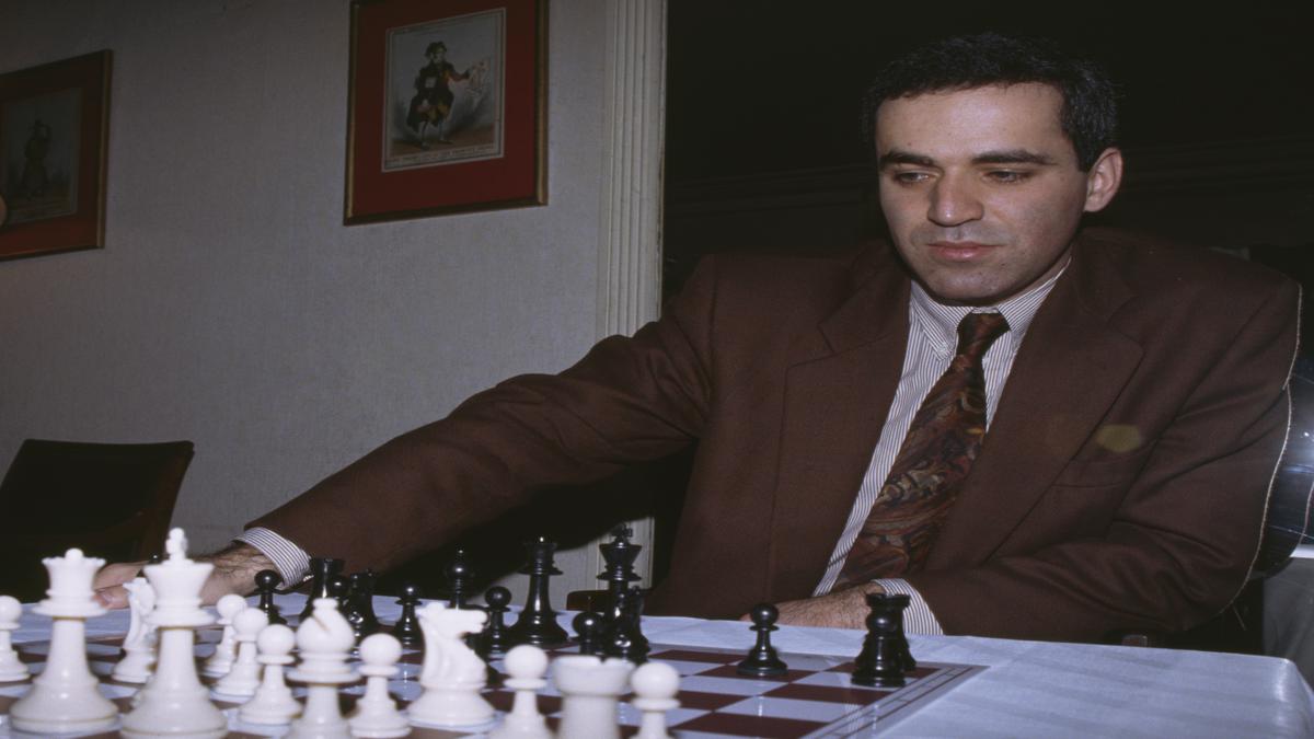 Kasparov Escapes Vs Carlsen In 1st Clash In 16 Years 