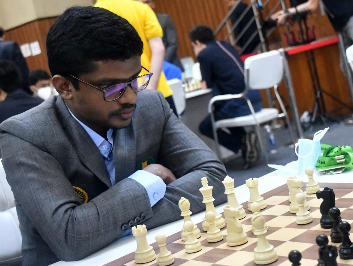 Chess player in street india hi-res stock photography and images