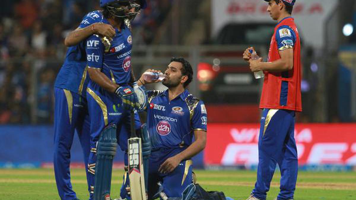 Sunil Gavaskar: 'IPL teams should stick to time limit'