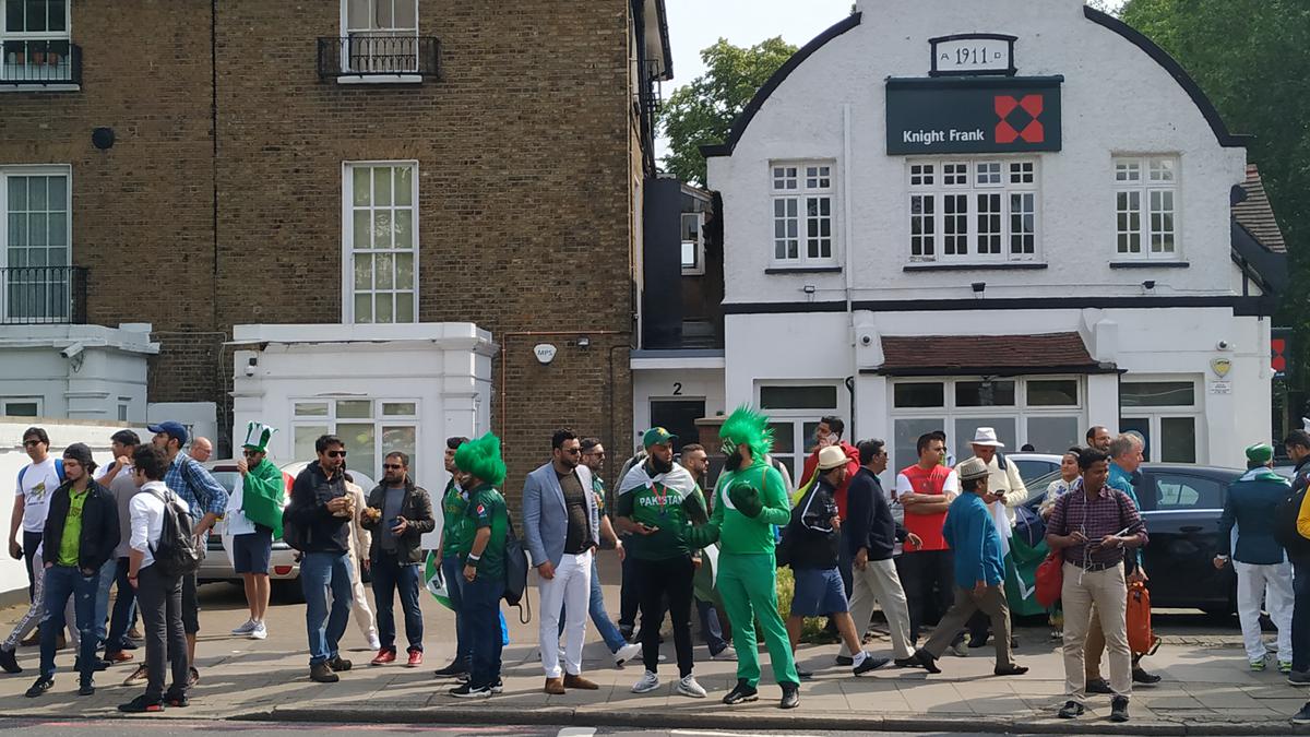 World Cup 2019, PAK vs SA: Optimistic Pakistan fans surround obscure Lord's