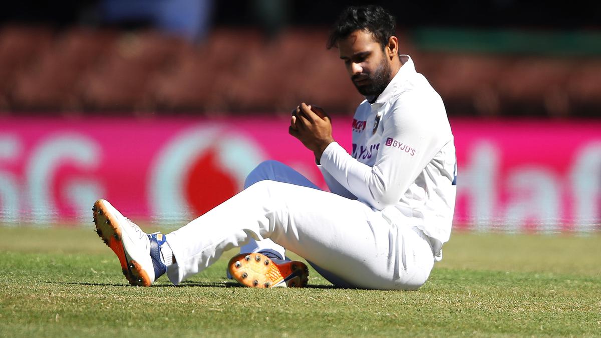 India vs Australia, 3rd Test, Day 4: SCG crowd boos Hanuma Vihari after he accidentally throws ball at Cameron Green