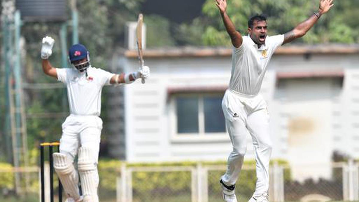 Ranji Trophy 2019-20: Sarfaraz Khan fifty keeps Mumbai afloat