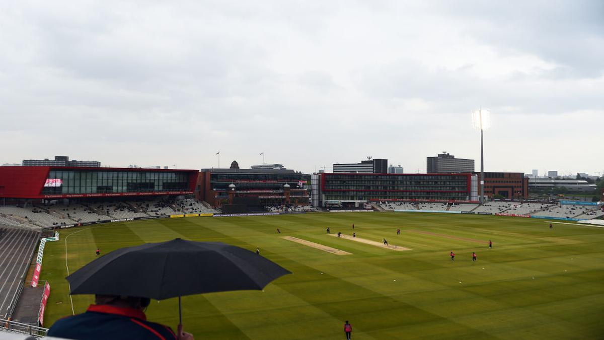 Lancashire offers to stage Test cricket during COVID crisis