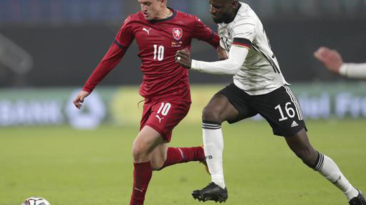 Germany wastes chances in scrappy win over Czechs; Italy defeats Estonia