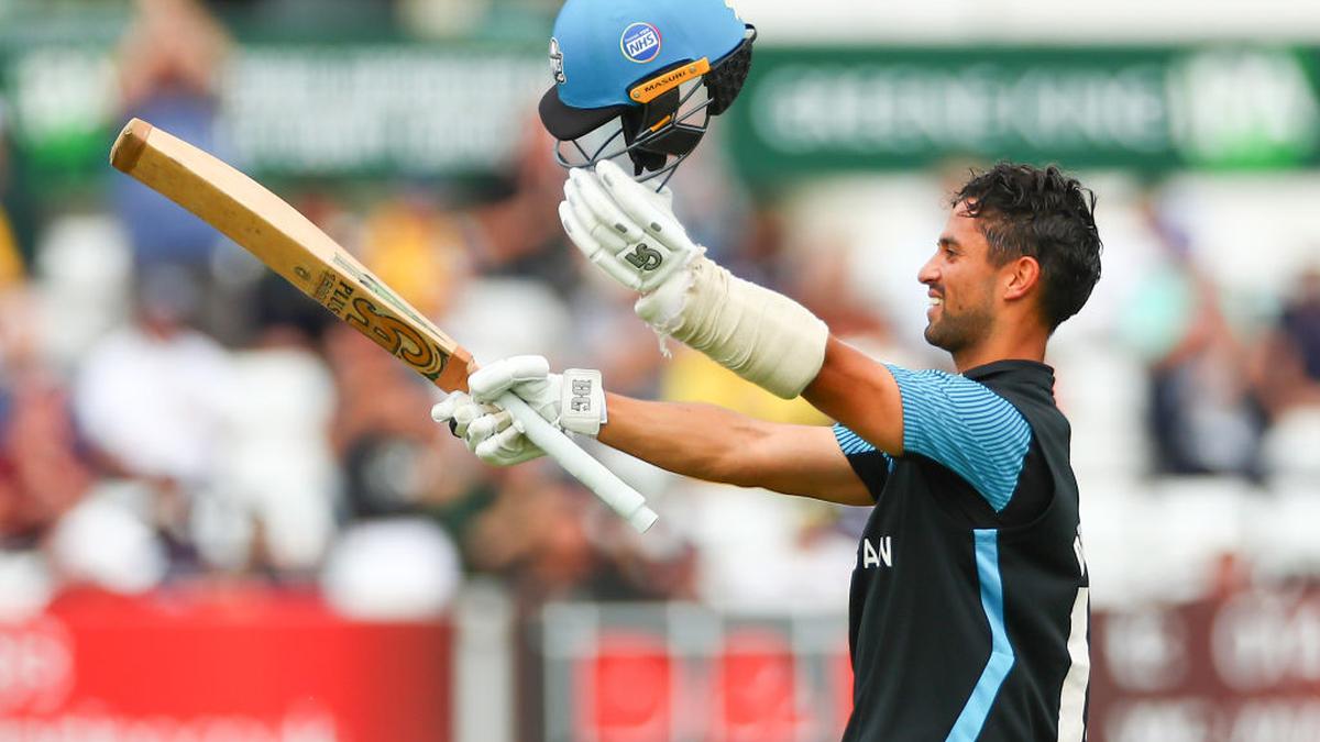 Brett D'Oliveira third generation to score Worcestershire one-day hundred