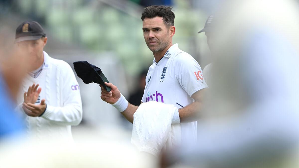 England's James Anderson calls for aggressive approach with bat