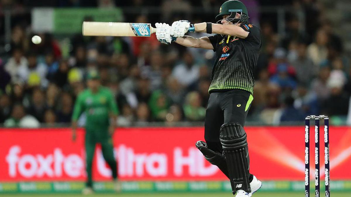 Steve Smith's 80 helps Australia beat Pakistan in 2nd T20I