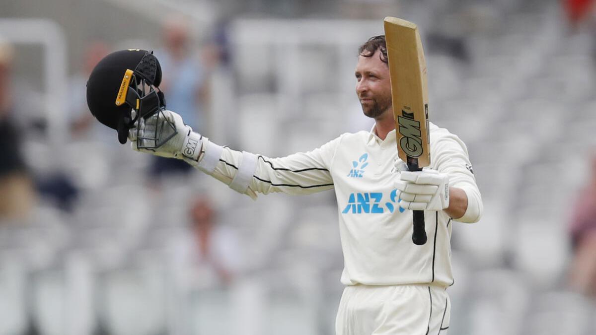 Conway's debut hundred puts New Zealand on top against England in first Test