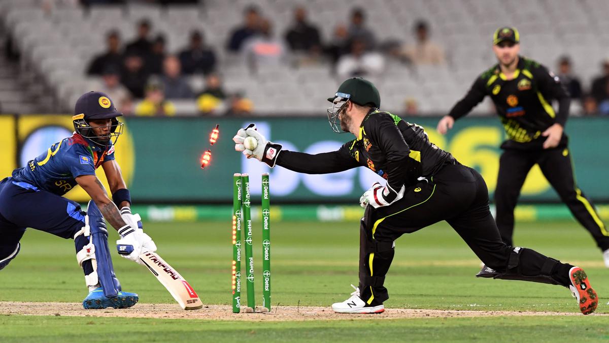 Untroubled Australia crushes Sri Lanka by six wickets in fourth T20