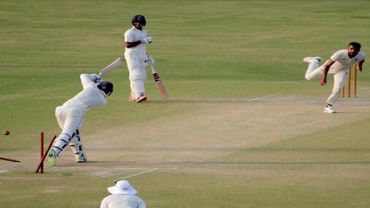 Ranji Trophy: Hyderabad loses early wickets chasing 239 against Bengal