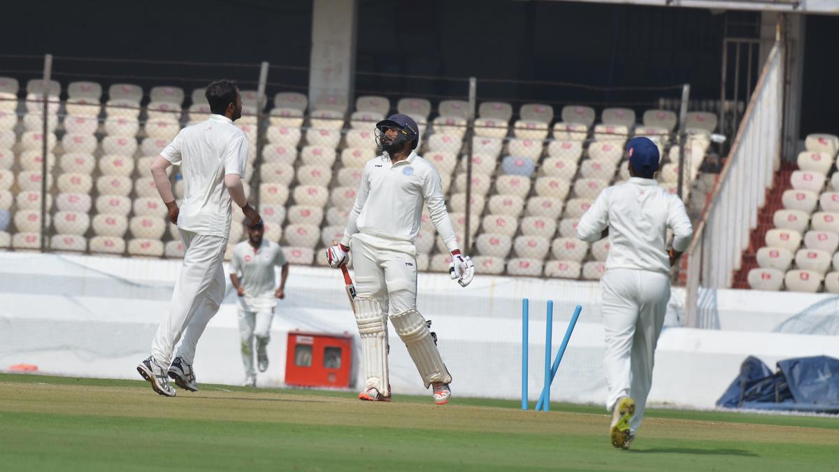 Ranji Trophy 2019-20: Gujarat restricts Hyderabad to 233