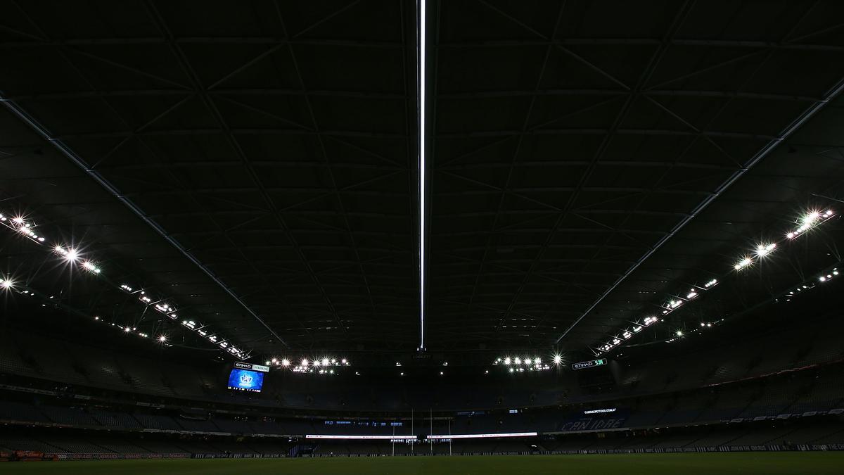 Ball hits stadium roof in BBL, six runs awarded - bizarre controversy over rule divides social media