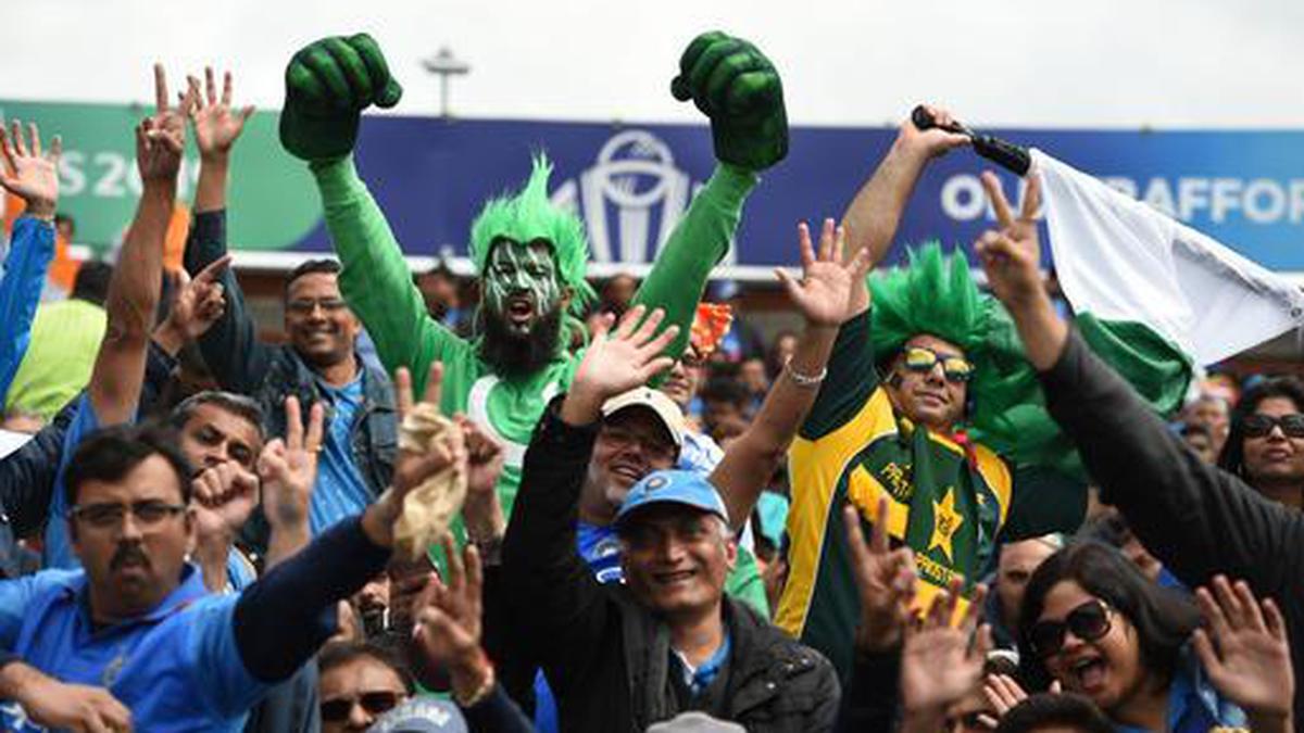 India vs Pakistan, World Cup 2019 Live: India fans cheer for M.S. Dhoni, Pakistan supporters mock Mohammad Amir for sloppy fielding