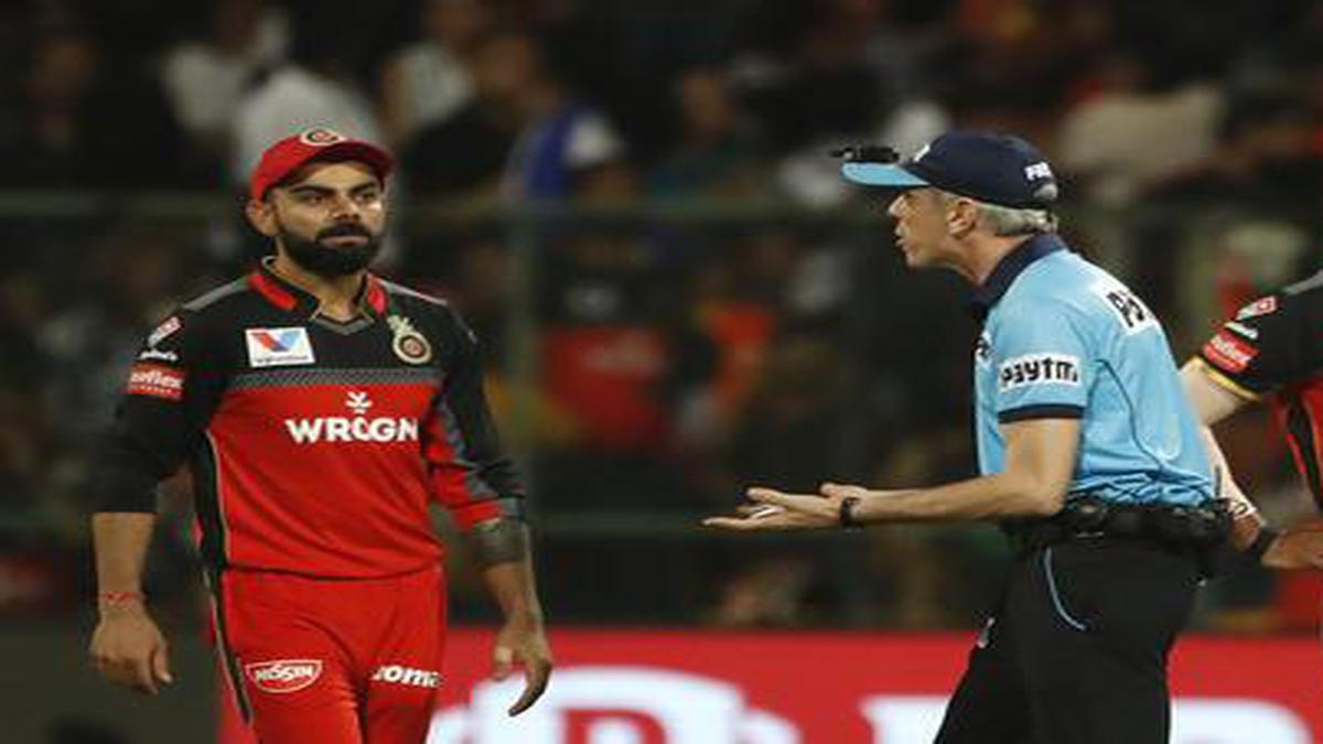 IPL 2019: Umesh Yadav, Virat Kohli try to reason out no-ball decision, umpire asks to continue with the game