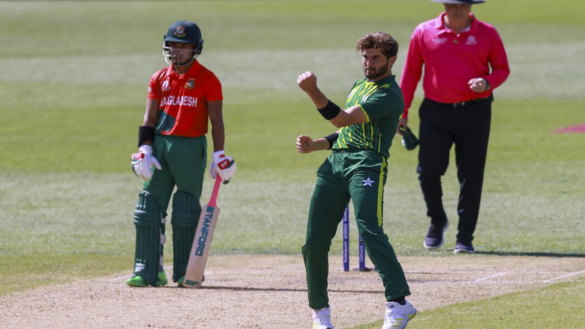 Pakistan overpowers Bangladesh, storms into T20 World Cup semis