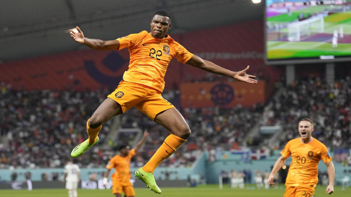 Denzel Dumfries gets kissed by Louis van Gaal after outstanding display in Netherlands’ win vs USA at FIFA World Cup 2022