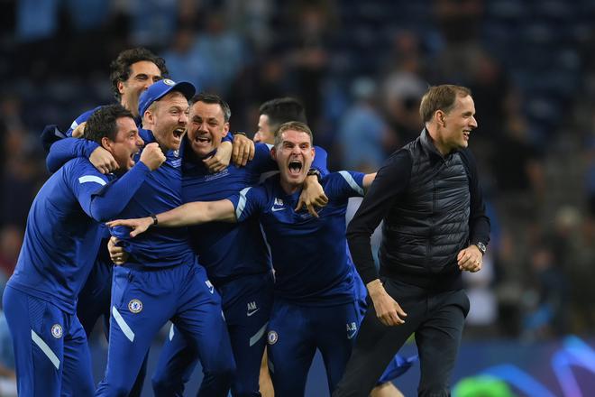 Chelsea’s German coach Thomas Tuchel (R) celebrates with staff members after winning the UEFA Champions League final football match between Manchester City and Chelsea FC at the Dragao stadium in Porto on May 29, 2021. 