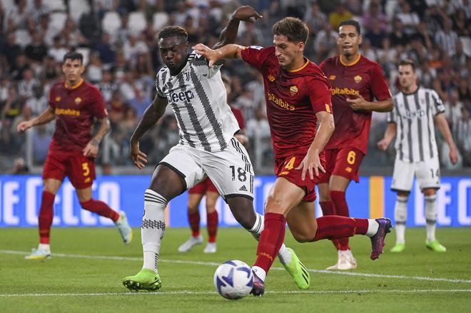Roma’s Eldor Shomurodov, right, and Juventus’ Moise Kean vie for the ball.