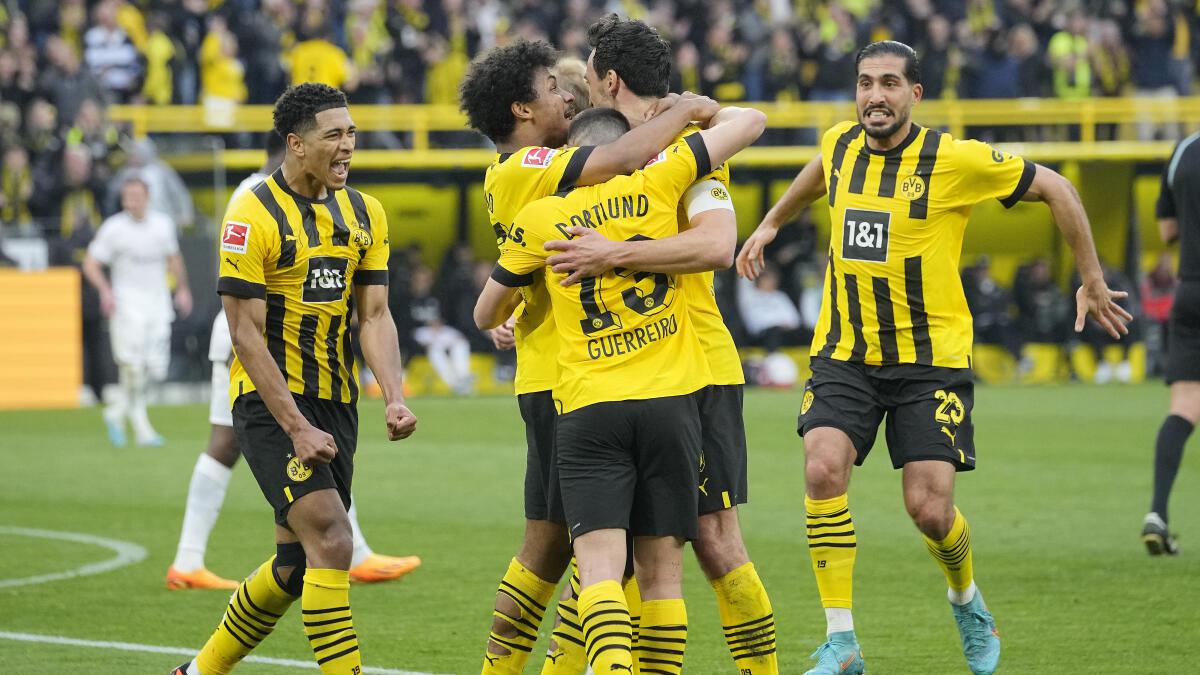 Bundesliga: Borussia Dortmund crushes Eintracht Frankfurt 4-0 to storm into the Bundesliga top spot