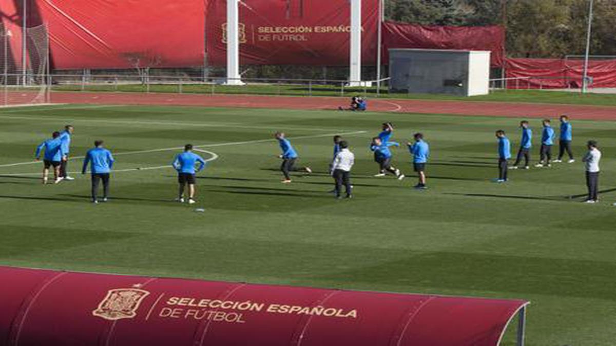 Copa Libertadores: Boca Juniors trains and River Plate touches down ahead of Bernabeu final