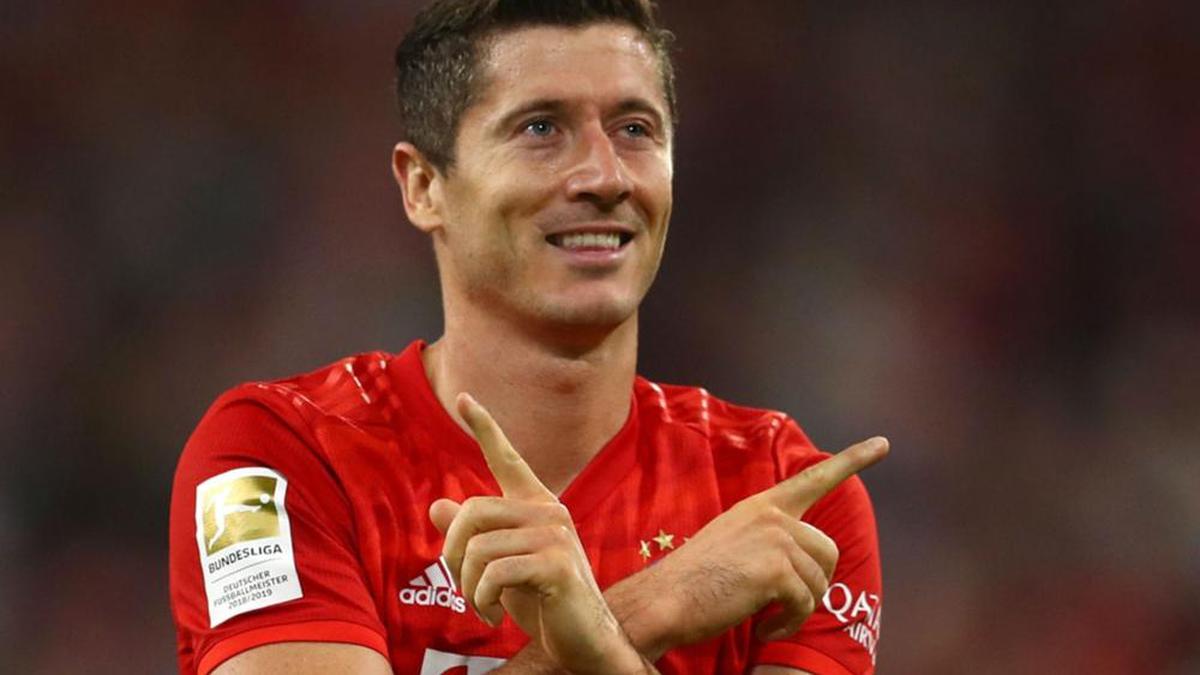 Robert Lewandowski signs new Bayern Munich contract until 2023