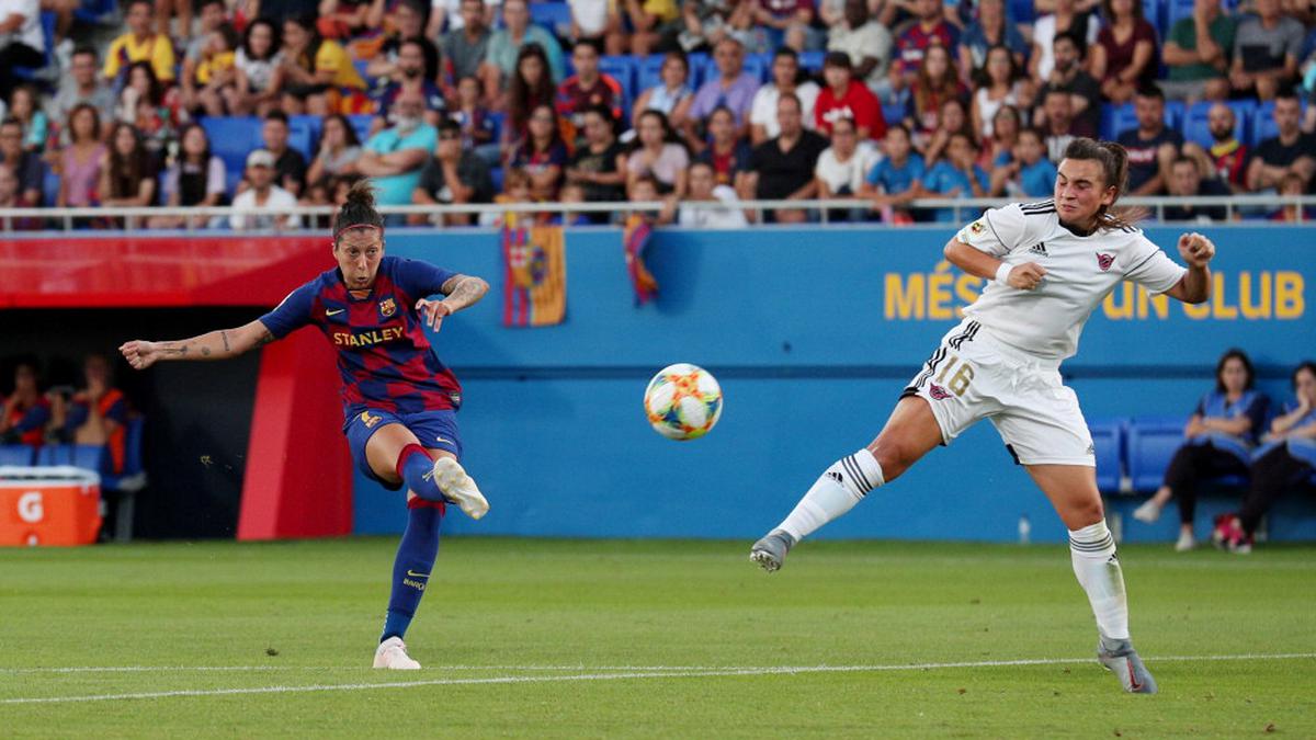 Barcelona earns crushing 9-1 win in first women's Clasico