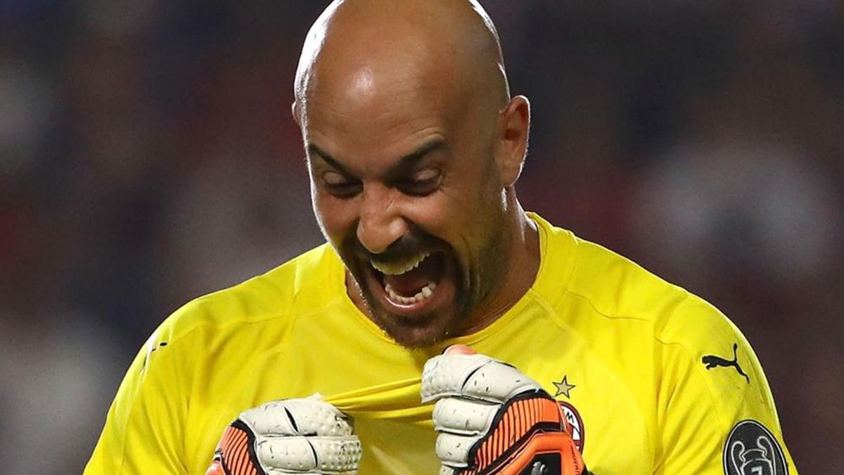 Genoa 1-2 AC Milan: Reina penalty save hands Giampaolo a lifeline