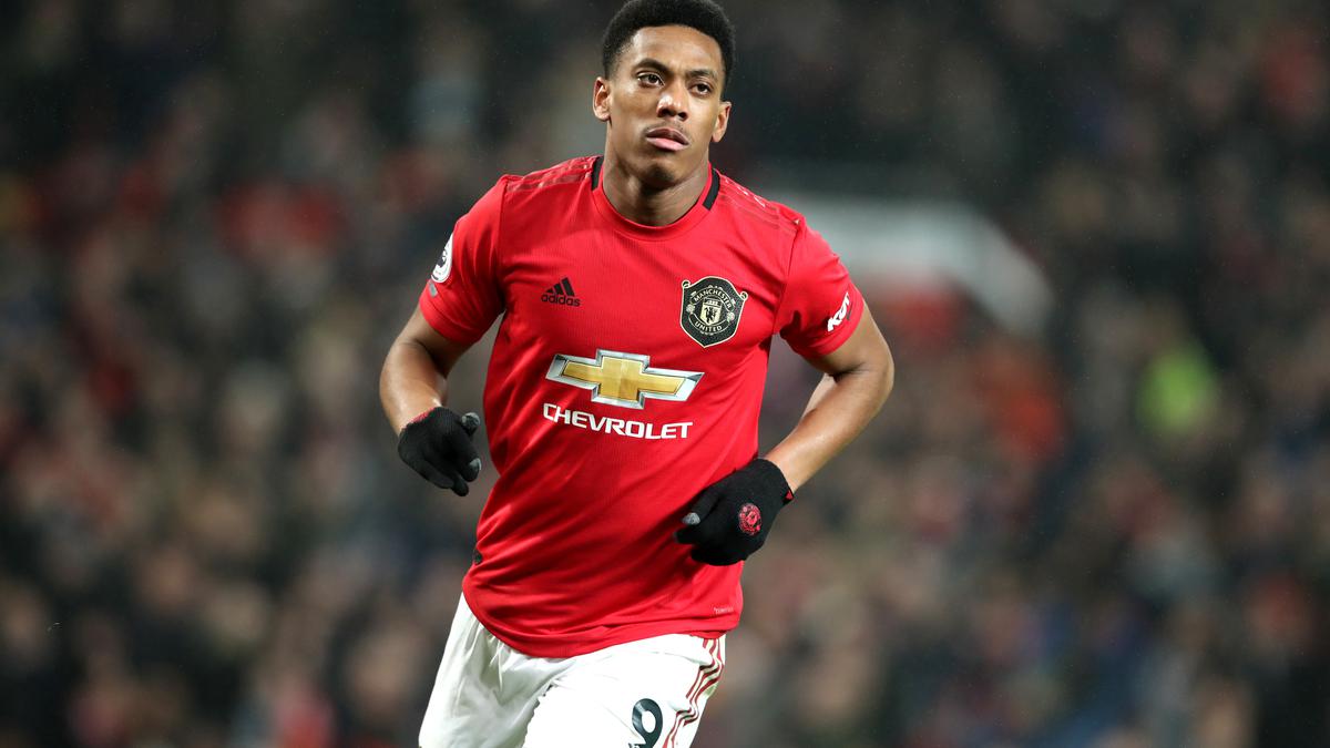 Martial scores twice as United crushes Newcastle 4-1