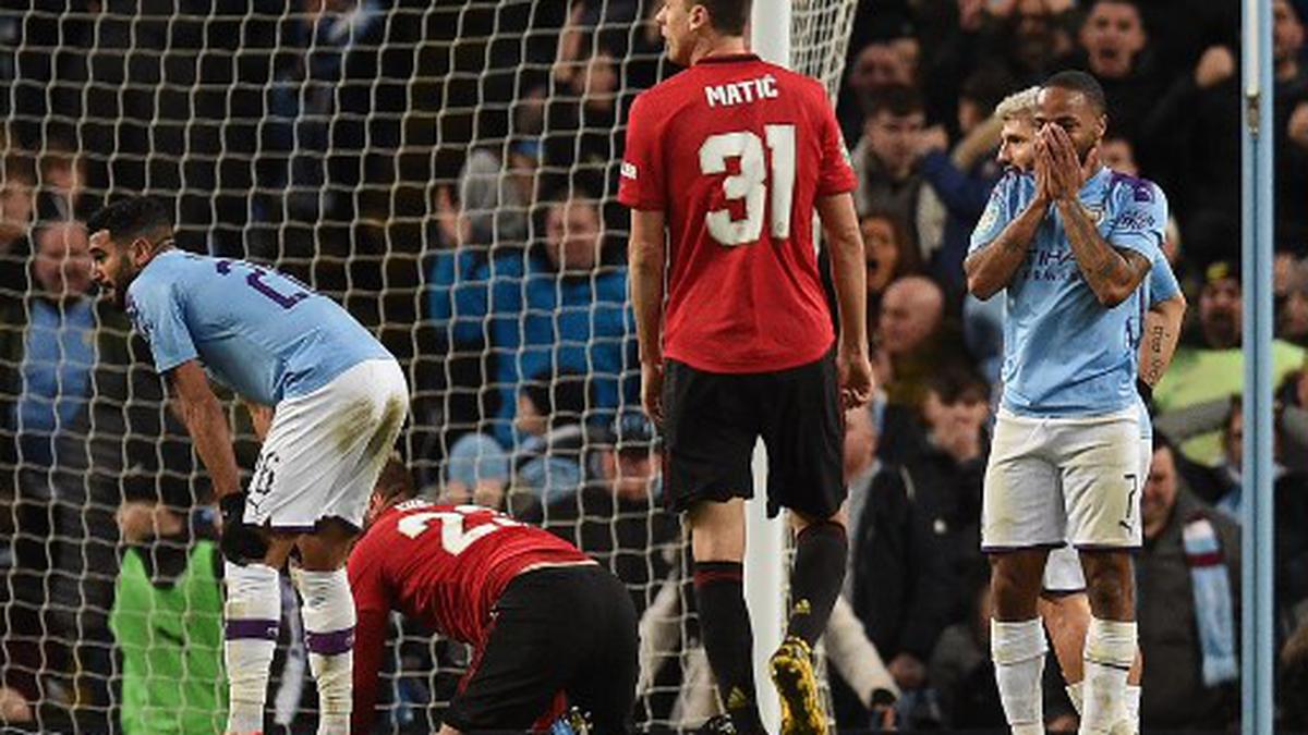 Man City loses to United but hangs on to reach EFL Cup final