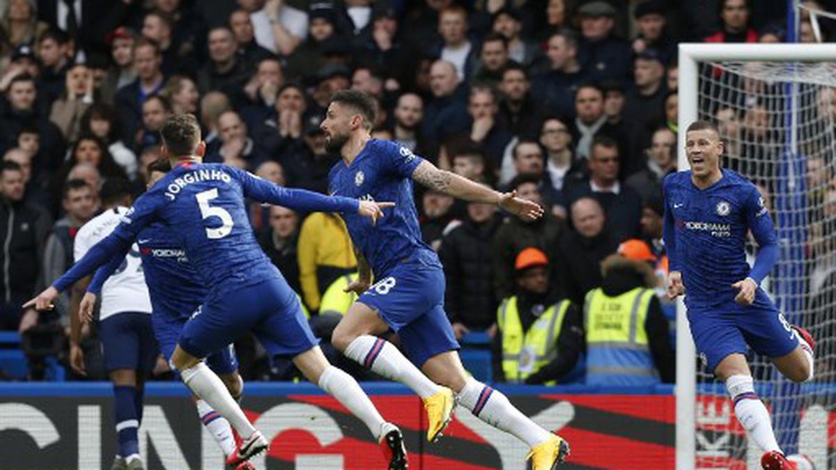 Giroud on target as Chelsea seals vital win over Tottenham