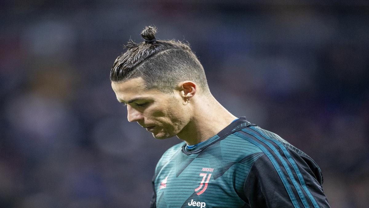 Ronaldo misses Juventus training due to coronavirus travel restrictions