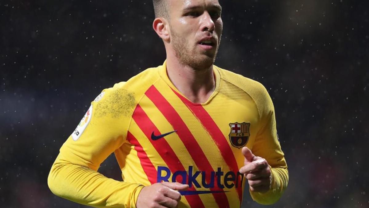 Barcelona and Juventus swap Arthur Melo and Miralem Pjanic