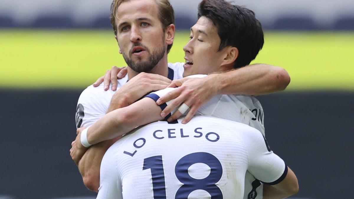 Kane brace fires Spurs to 3-0 win over Leicester