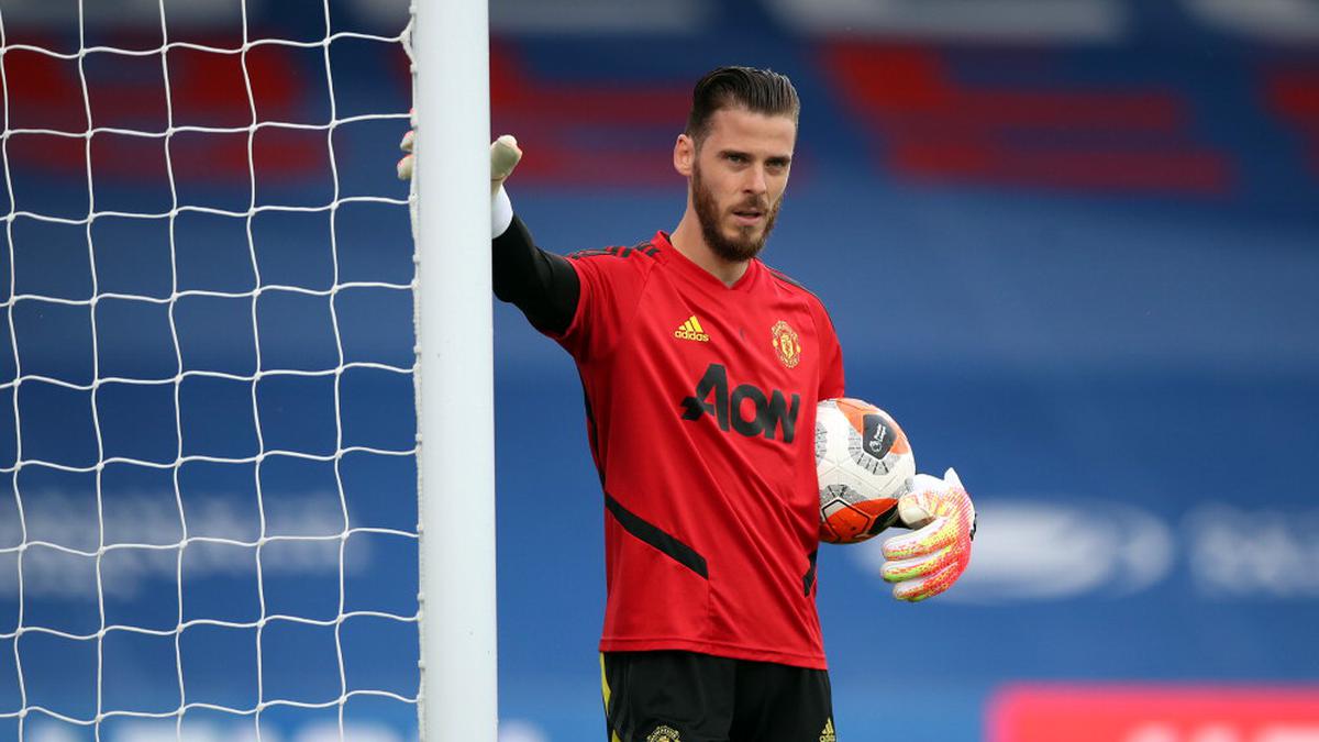 Time is right to axe De Gea, give Henderson the gloves: Shearer