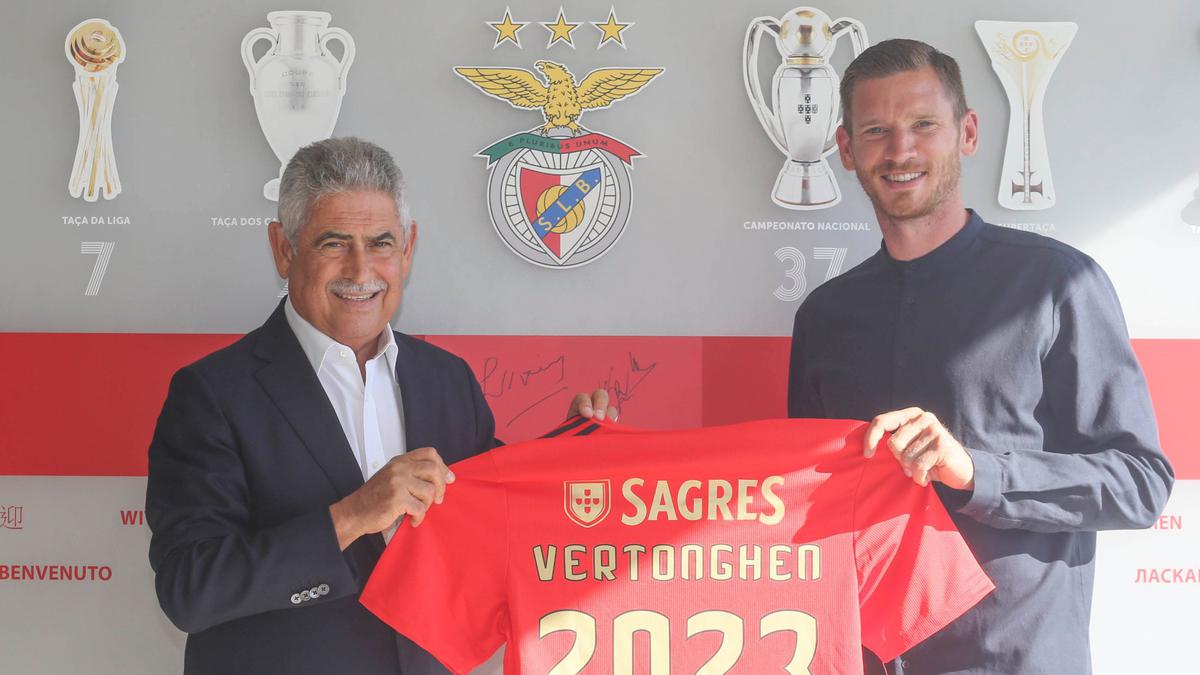 Benfica signs Vertonghen on three-year deal - Football News