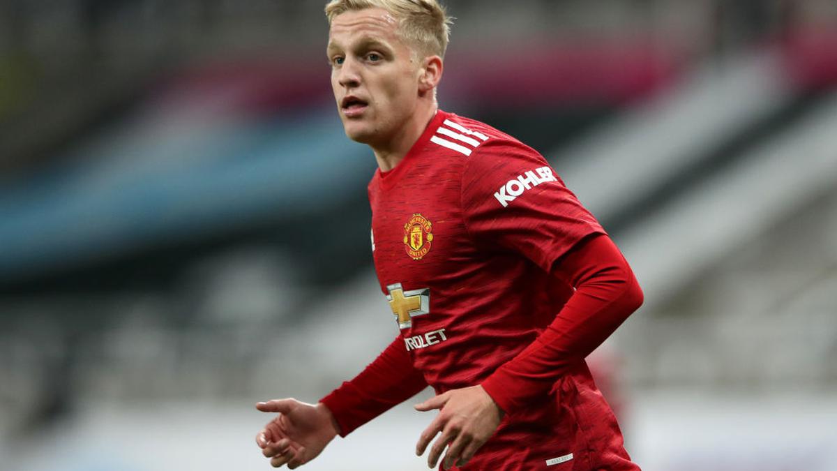 Van de Beek should have weighed options before joining Man Utd: van Basten