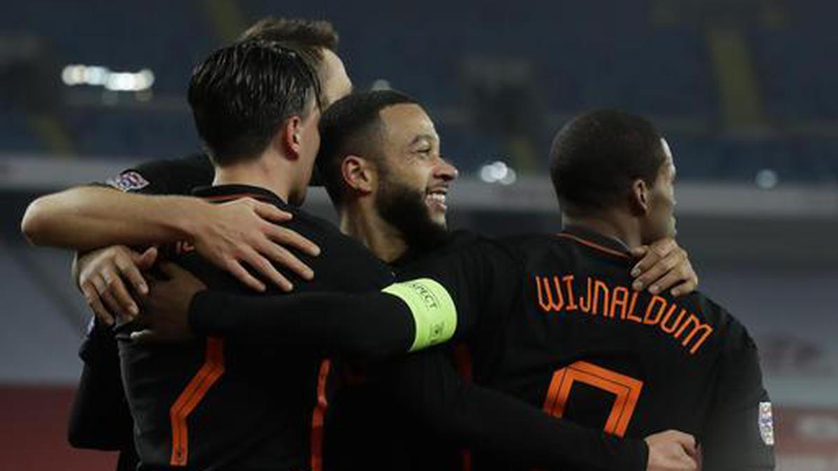 Wijnaldum's late winner seals Dutch comeback win over Poland