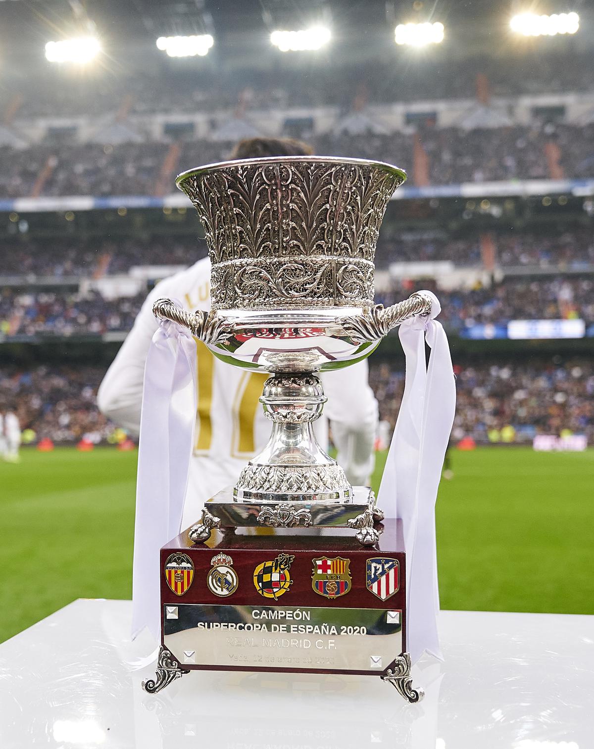 Суперкубок китая. Реал Мадрид Барселона Суперкубок Испании 2024. Суперкубок Саудовской Аравии по футболу. Реал Мадрид 13 Кубок Лиги. Camavinga super Cup Spain Champion.
