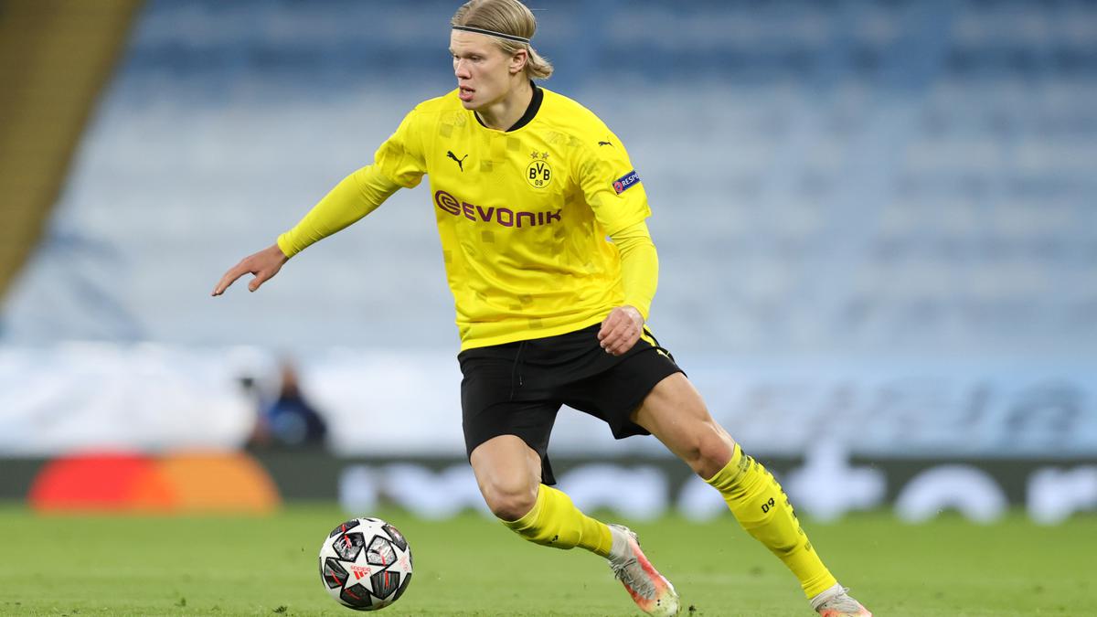 Linesman supports noble cause with Erling Haaland Borussia Dortmund autograph move