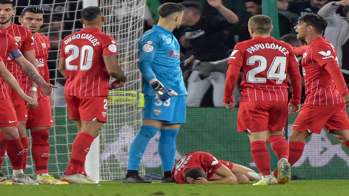 Seville derby abandoned after Sevilla player is hit by pole