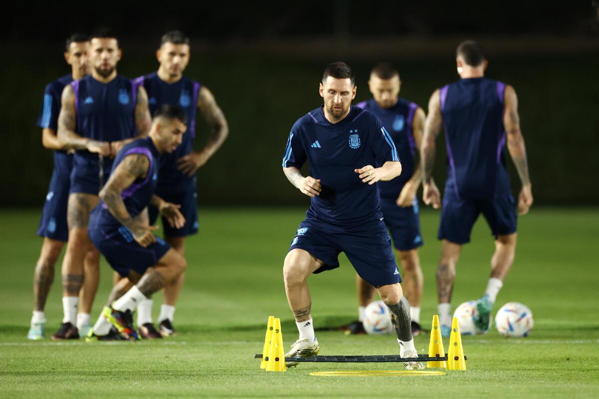 Actualizaciones EN VIVO de la séptima ronda de la Copa Mundial de la FIFA: Argentina se enfrenta a México en un partido competitivo, Messi rinde homenaje a Maradona