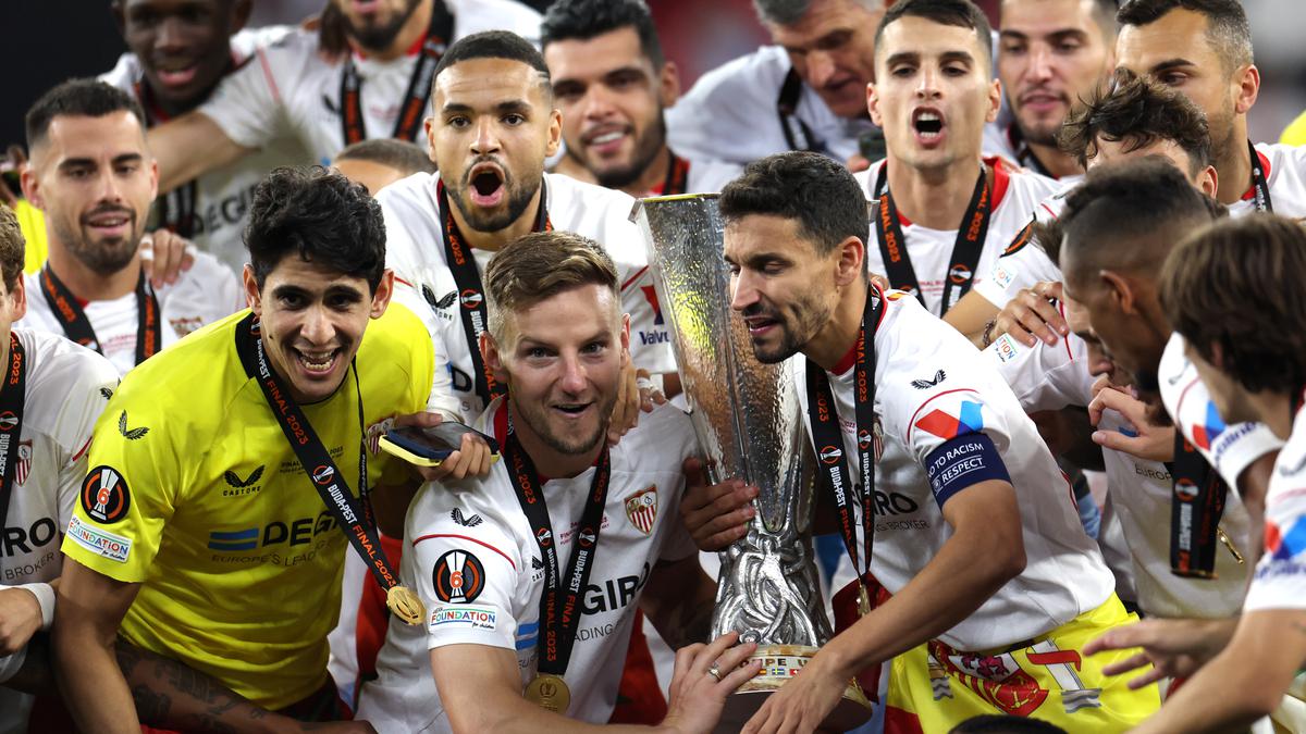 SEV 1-1 ROM highlights Sevilla clinches seventh Europa League title after 4-1 win on penalties; Mourinho loses first European final