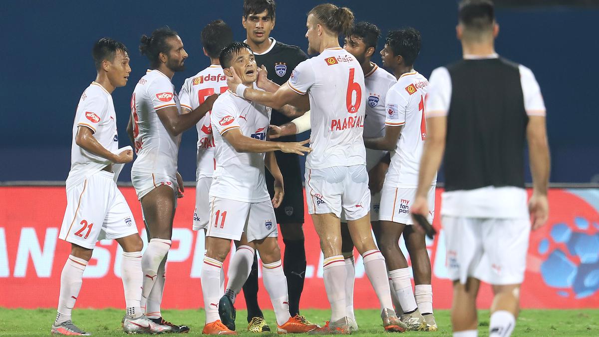 ISL 2020-21 report: Chhetri, Cleiton star in Bengaluru's thrilling win over Mumbai City - ISL news - Sportstar