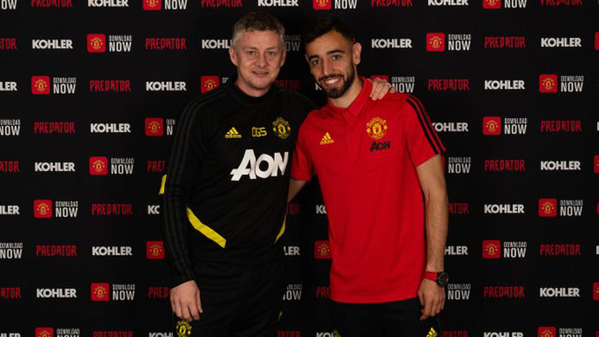 Bruno Fernandes signs for Manchester United