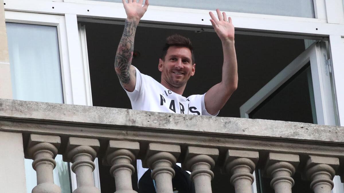 Lionel Messi signs two-year contract with Paris Saint-Germain